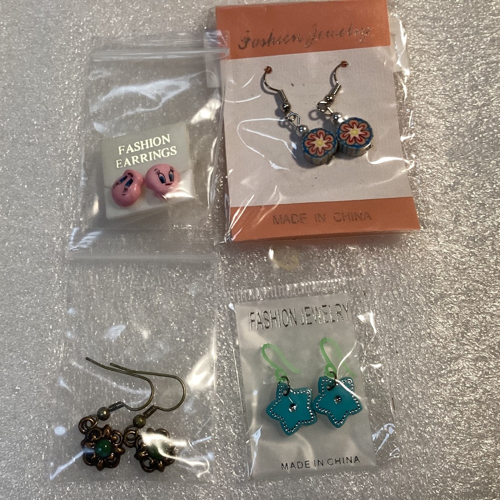 Fashion jewelry/earrings bundle 4 pairs New